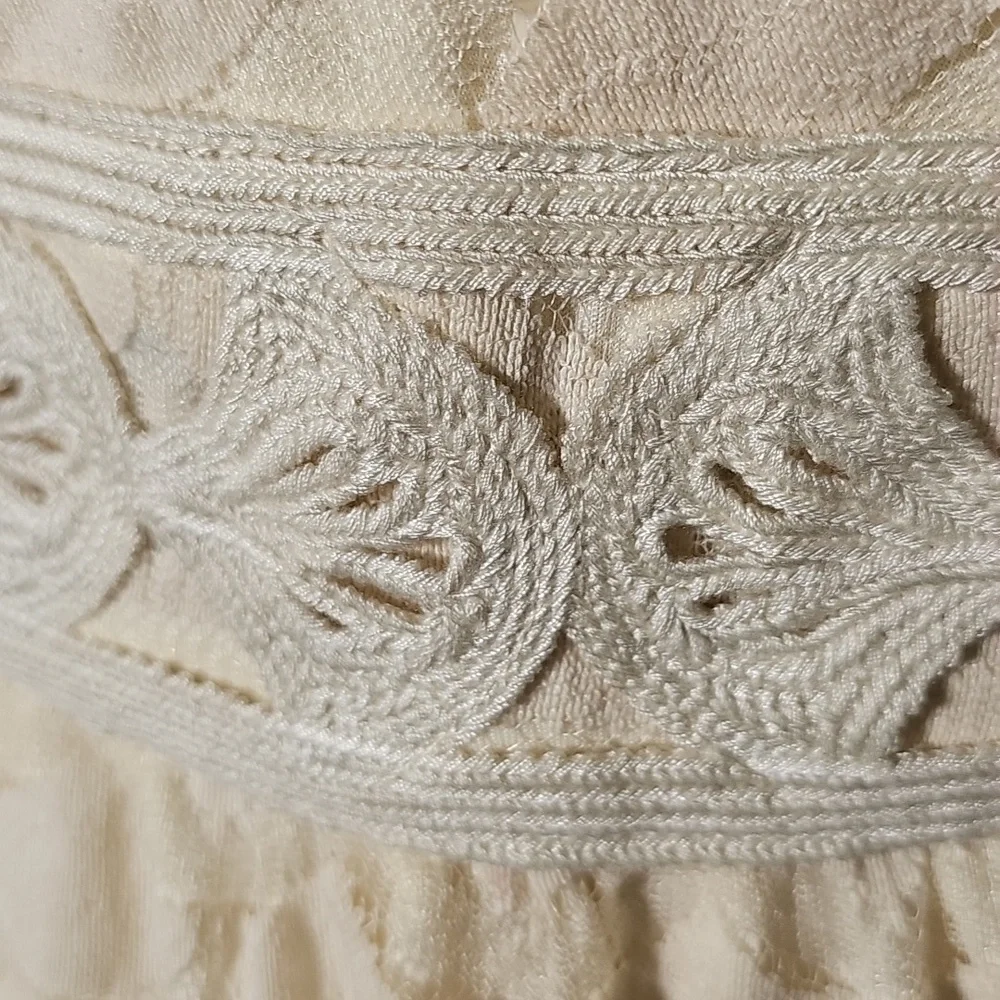 STUDIO M blous elegant‎ Cream Lace. NWT. LINED.